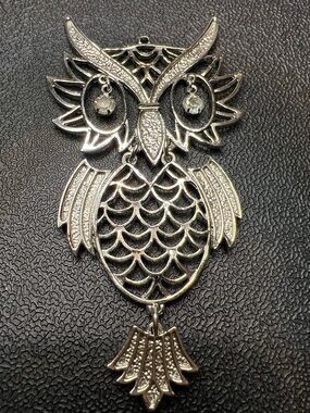Vintage 1970’s Silver Tone Owl Pendant with Rhinestone Eyes